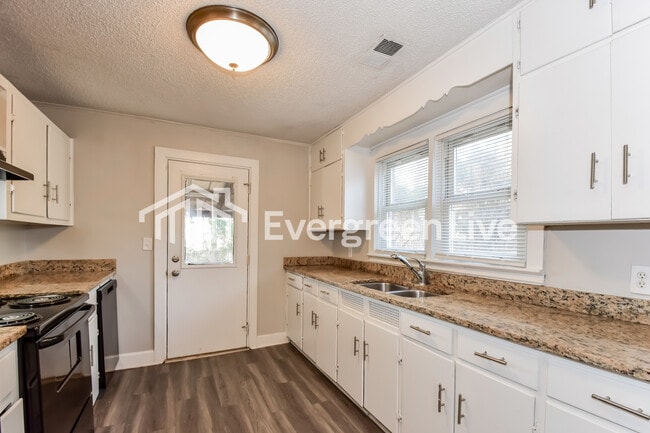 Building Photo - 5 Larkin Ct