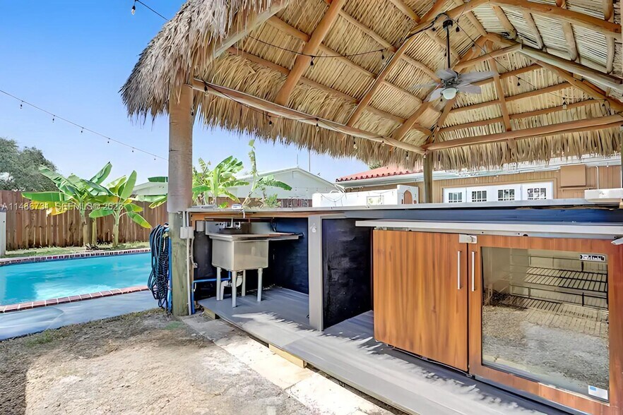 Building Photo - 247 SW 5th St