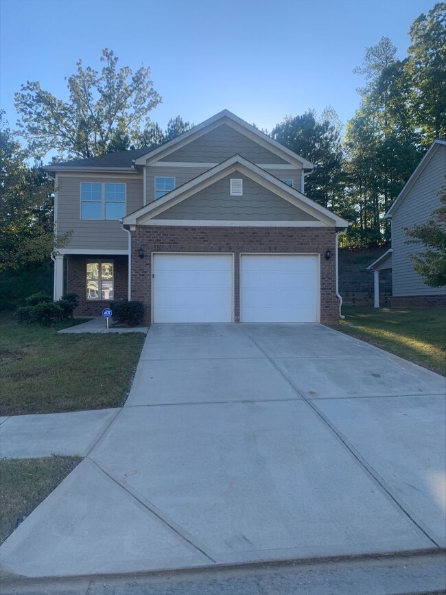 Building Photo - 4 Bedroom Single Family Home in Ellenwood!