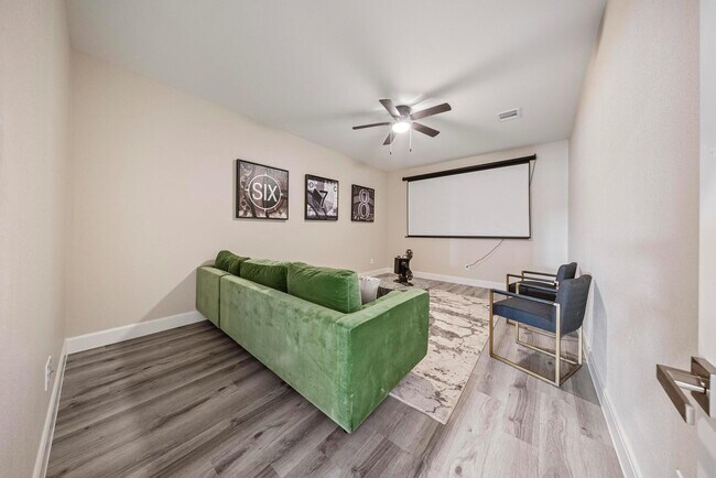 Building Photo - 2015 Olivos St