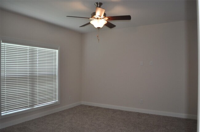 Building Photo - 2502 Majestic Oaks Ct