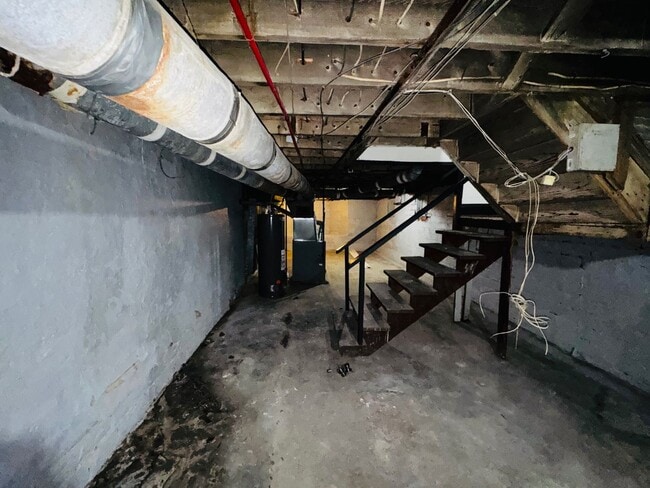 Building Photo - 576 E 110th St