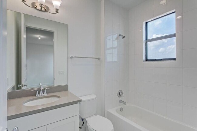 Building Photo - 13559 Artisan Cir