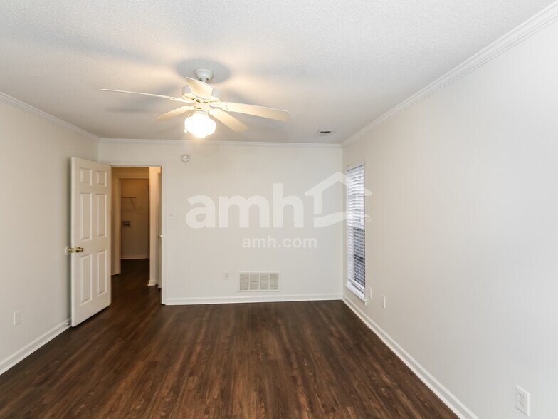 Building Photo - 660 Timber Creek S