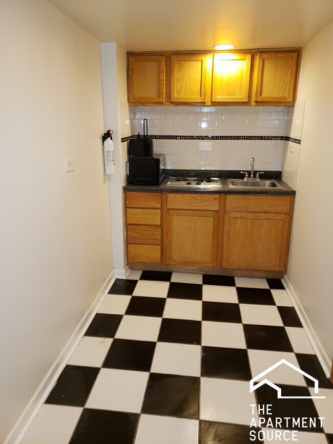 Primary Photo - 2230 N Lockwood Ave