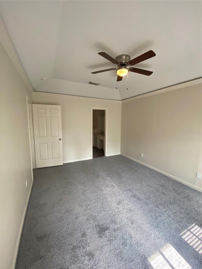 Building Photo - 5515 Strack Rd
