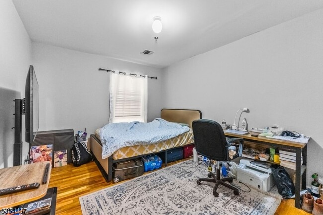 Building Photo - 448 S 13th St