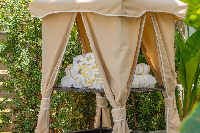 Building Photo - 1701 Alton Rd