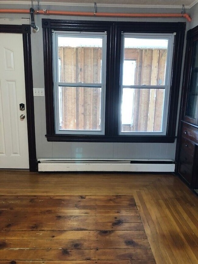 Building Photo - 2BR/1BA Available March 1st!! - Great Resi...