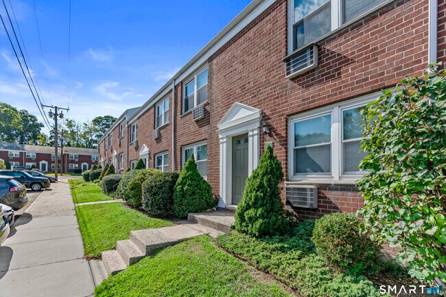 Building Photo - 13 Hamilton Ct