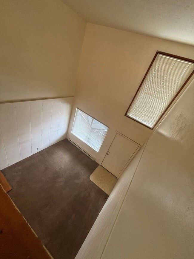 Building Photo - 462 W 11th Alley