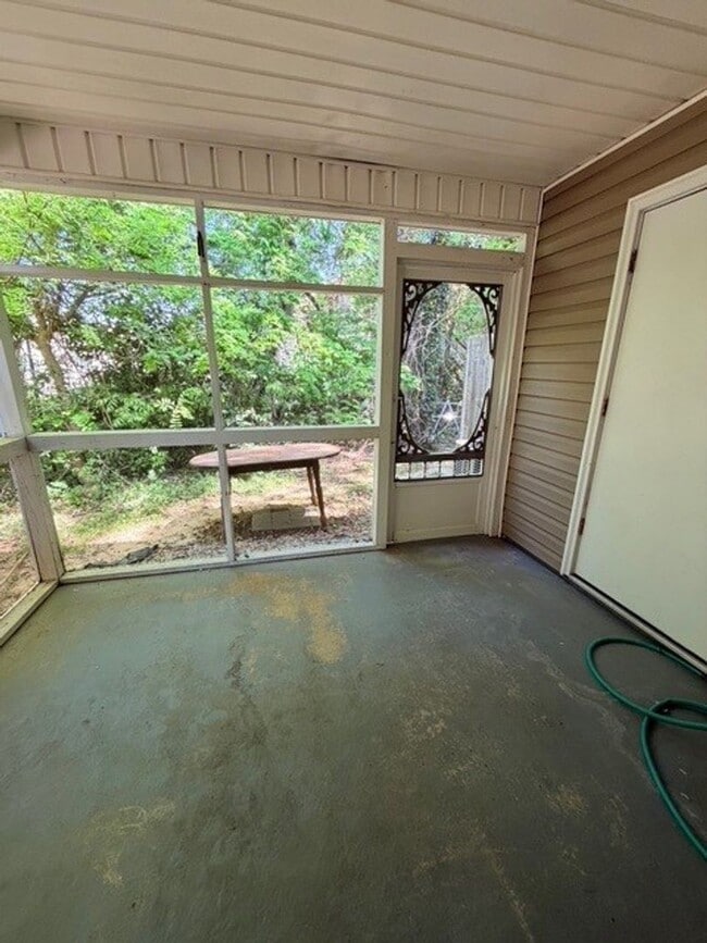 Building Photo - Stanley Park