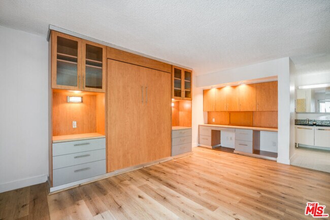 Building Photo - 4612 Park Granada