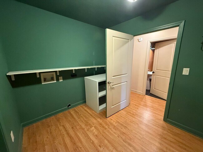 Building Photo - 303 Interbay Ave