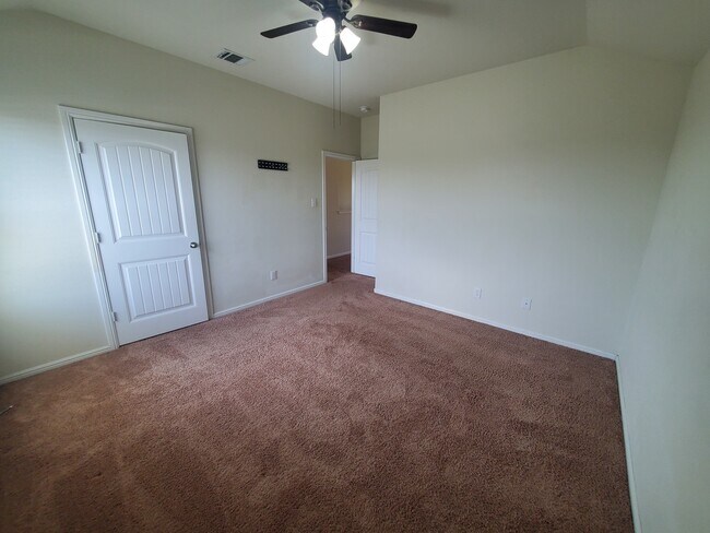 Building Photo - 248 Crowfoot Dr