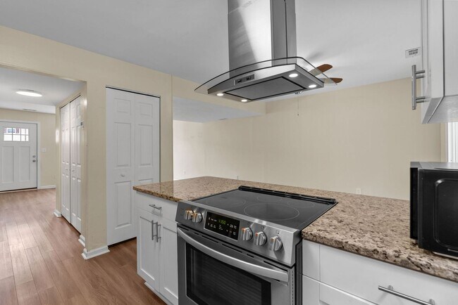 Building Photo - Charming 3-Bedroom Townhome in Virginia Beach.