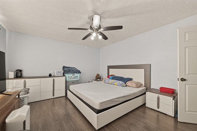 Building Photo - 13175 Clarewood Dr