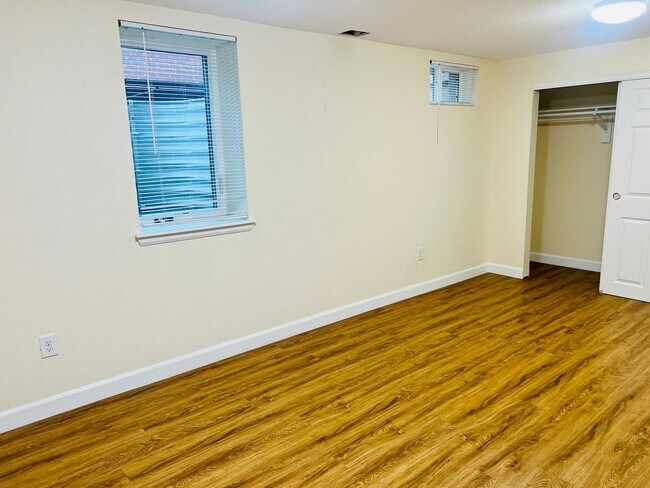 Building Photo - 3 Bed-1 Bathroom Available in Anshutz Medical Center Area - Duplex lower unit