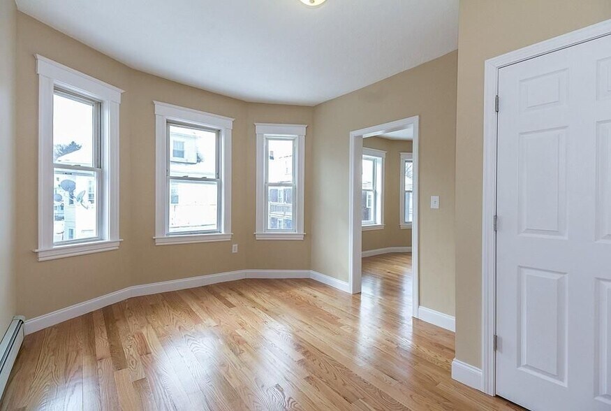 Huge Master w Closet and Den - 11 Joseph St