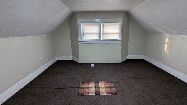 Building Photo - Newly renovated Akron apartment offering spacious rooms and a finished attic for flexible living ...