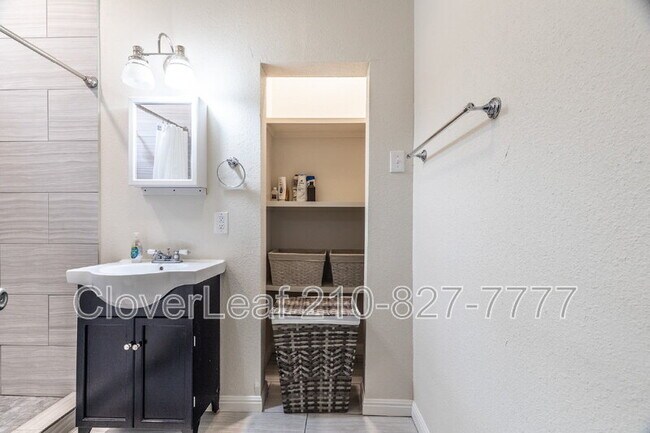 Building Photo - 1317 W French Pl