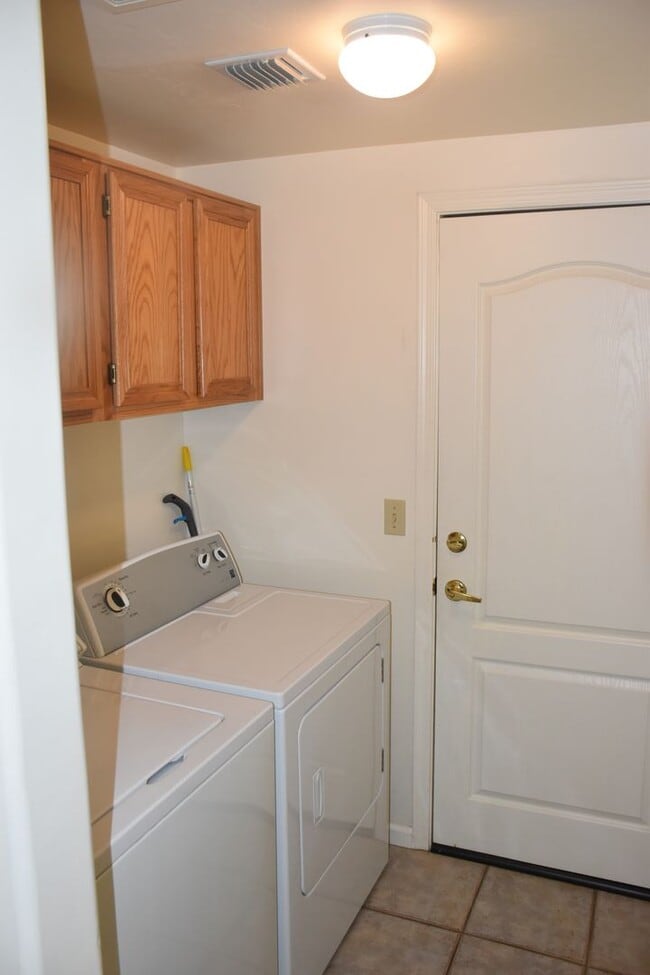 Building Photo - Furnished 3 Bedroom Home in Foothills with...
