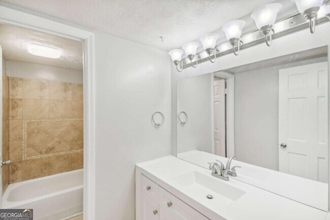 Building Photo - 6429 Woodstone Way