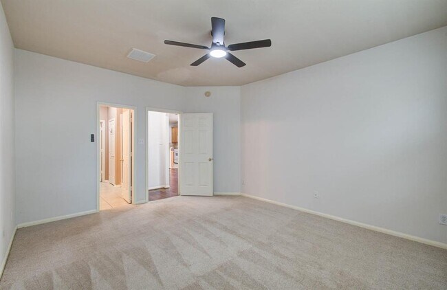 Building Photo - 14543 Bergenia Dr