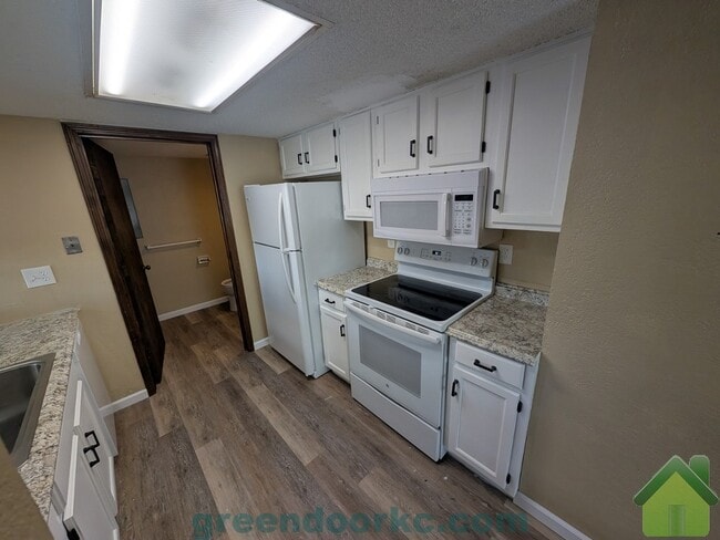 Building Photo - 16510 W 141st St