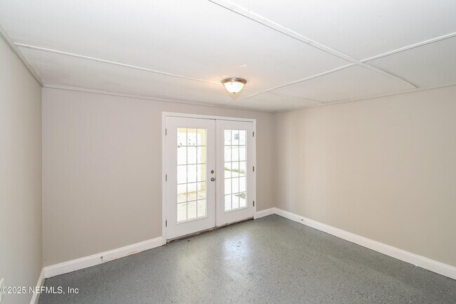 Building Photo - 7613 Crest Dr N