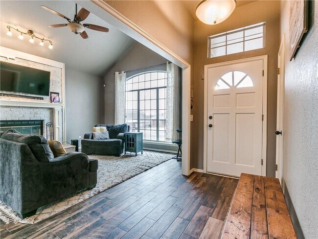 Building Photo - Gorgeous Home Located In Choctaw!!!