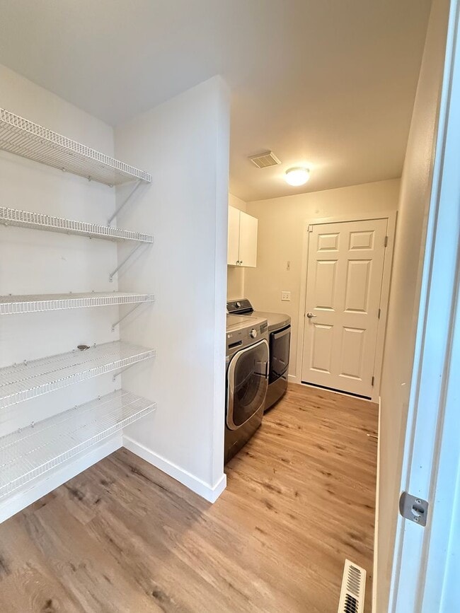 Building Photo - Move in Ready Luxury 4 Bedroom, 2.5 bath home for rent...