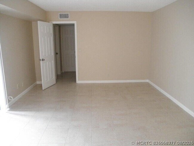 Building Photo - 584 Springdale Cir