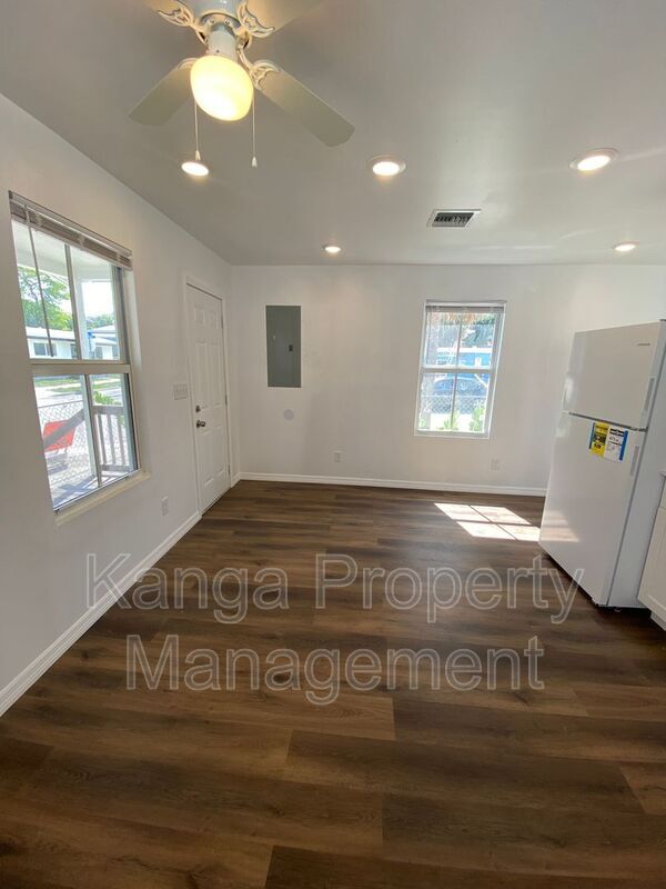 Building Photo - 639 6th St