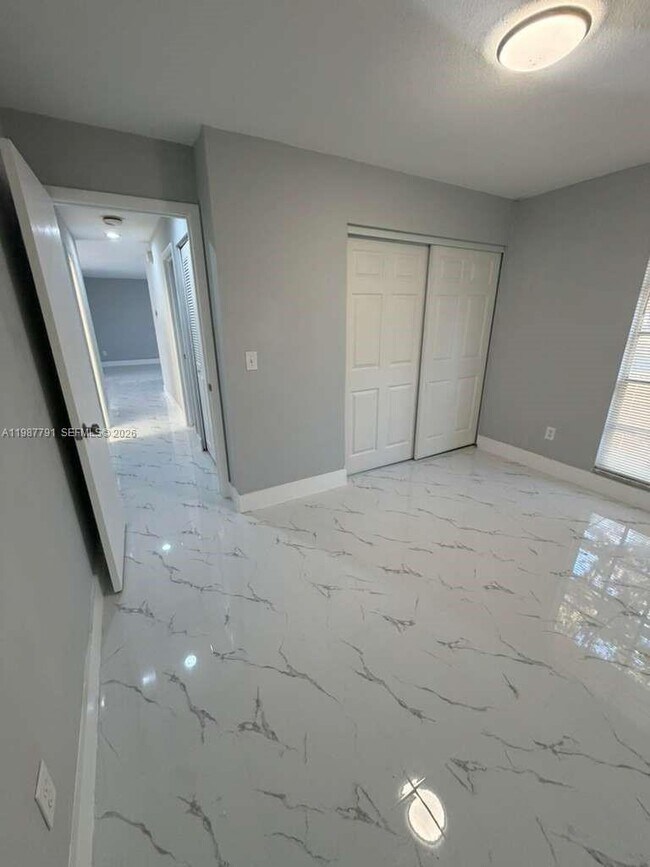 Building Photo - 4030 School Cir