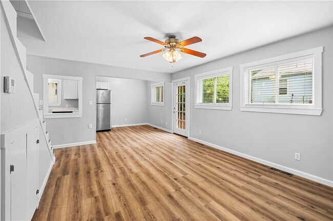 Building Photo - 574 S Sang Ave