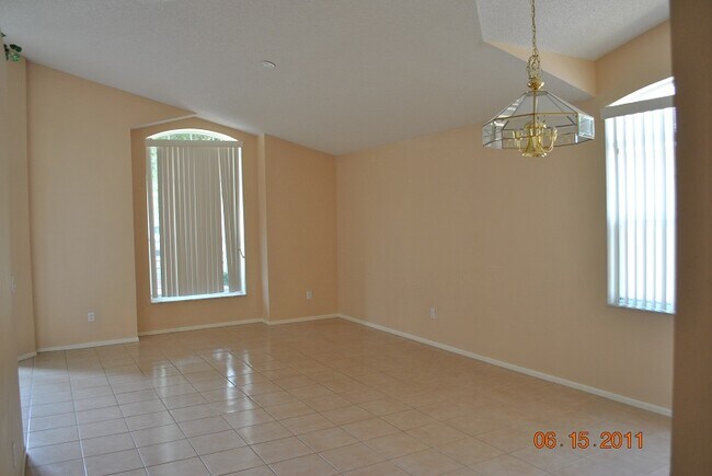 Building Photo - 128 Strait Dr