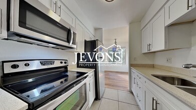 Building Photo - 2-bedroom home with water, sewer, and garb...