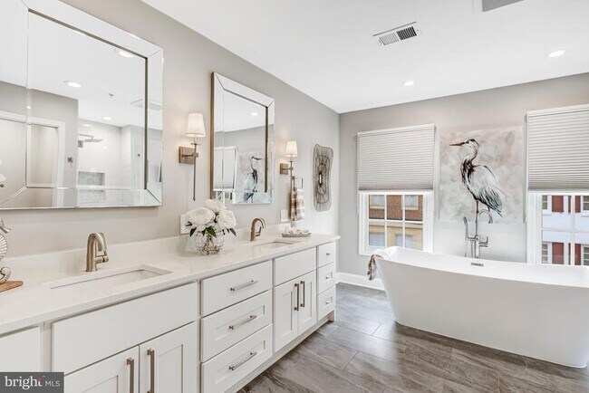 Building Photo - 17 Alexander St