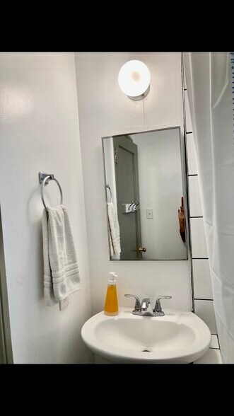 Building Photo - 3616 W Adams Blvd