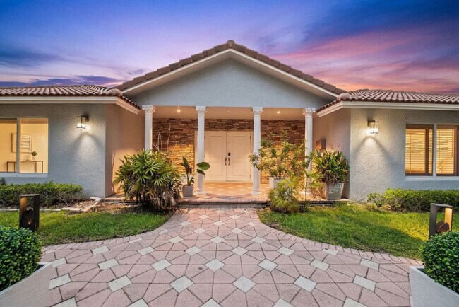 Building Photo - 5841 Bayview Dr