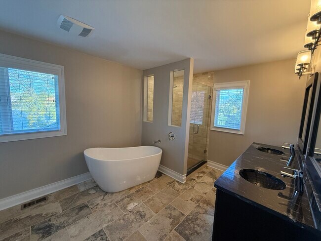 Building Photo - 551 83rd St