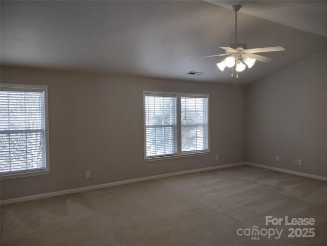 Building Photo - 2026 Durand Rd