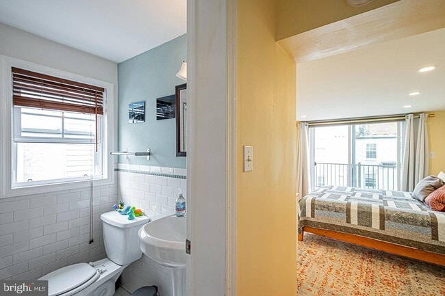 Building Photo - 2035 Carpenter St