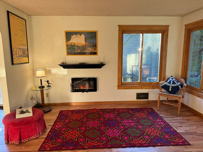 Building Photo - Uptown Mid Century Home, Newly Remodeled w...