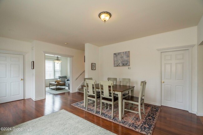 Building Photo - 39 Walton St