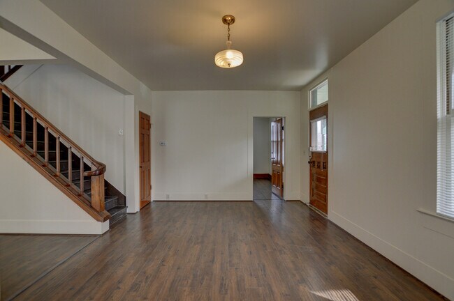 Building Photo - 114 N Willow St