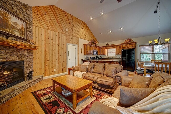 Building Photo - 329 Arrowood Pointe