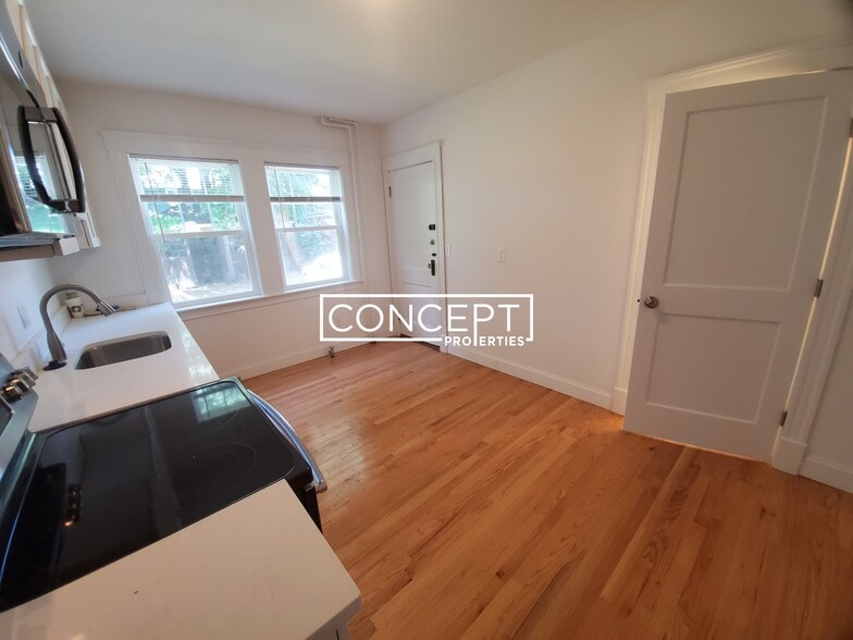 Building Photo - 21 Moraine St