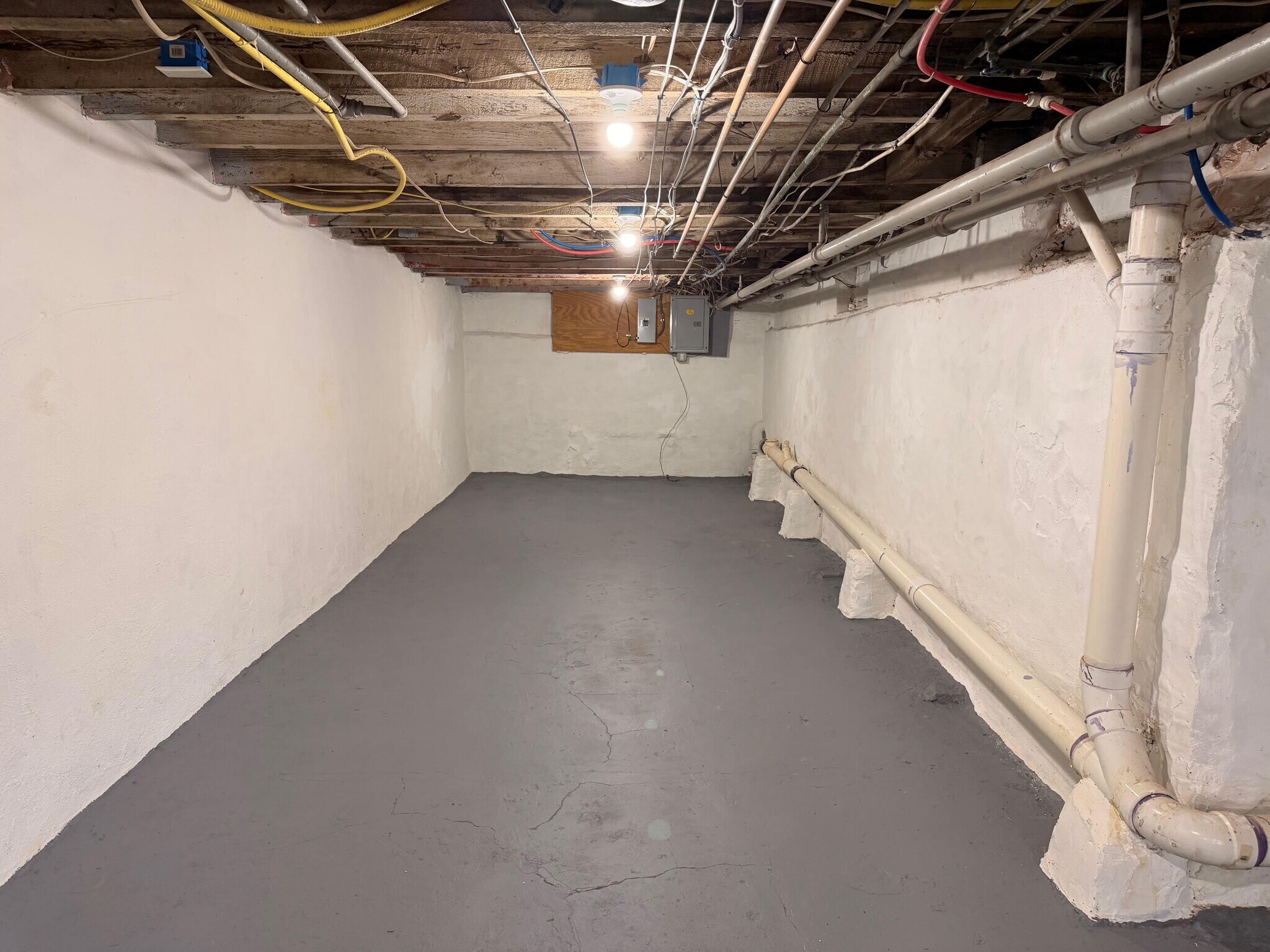 Building Photo - 2045 Snyder Ave